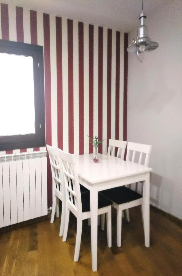 Junto Al Pilar Apartment Zaragoza Bagian luar foto
