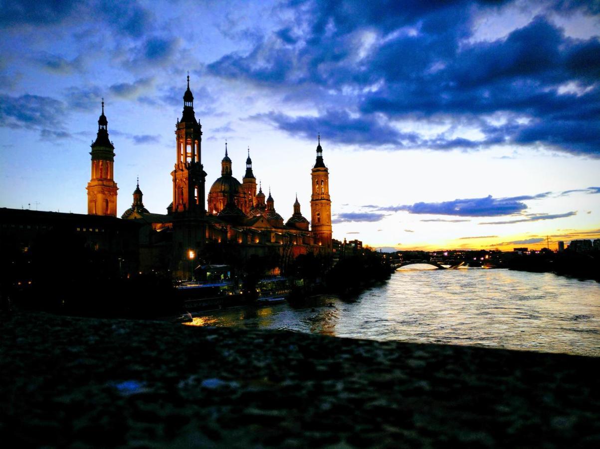 Junto Al Pilar Apartment Zaragoza Bagian luar foto